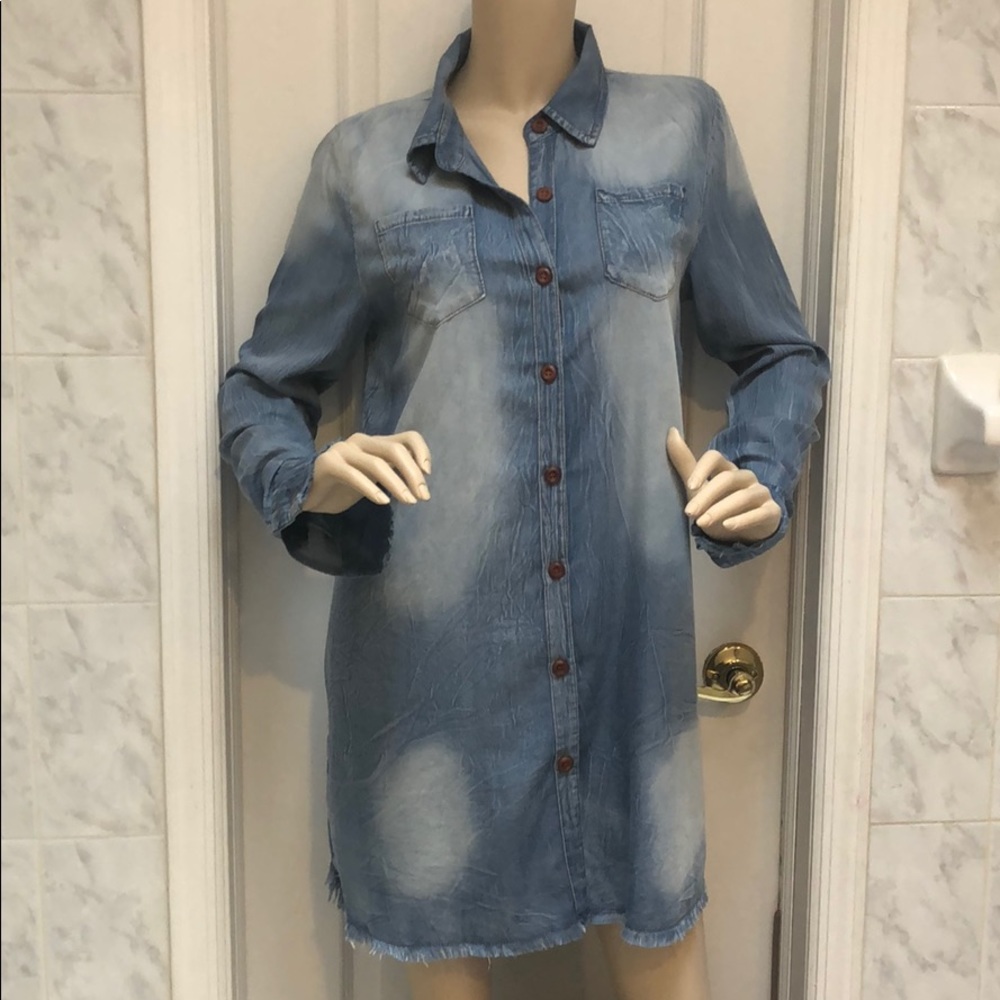 LIGHT BLUE BUTTON DOWN DENIM DRESS - Picture 4 of 7